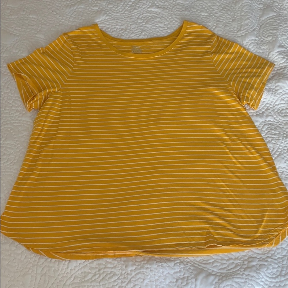 Old Navy everywear tshirt